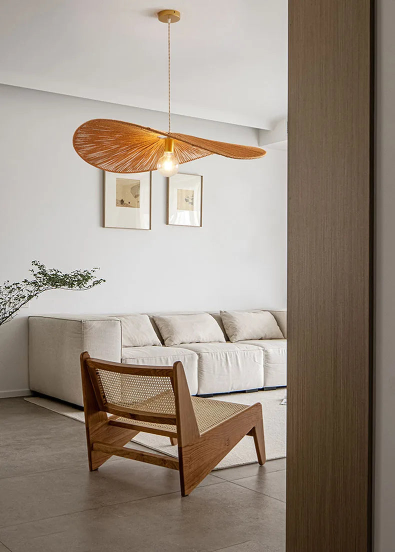 Taklampa i asiatisk rotting