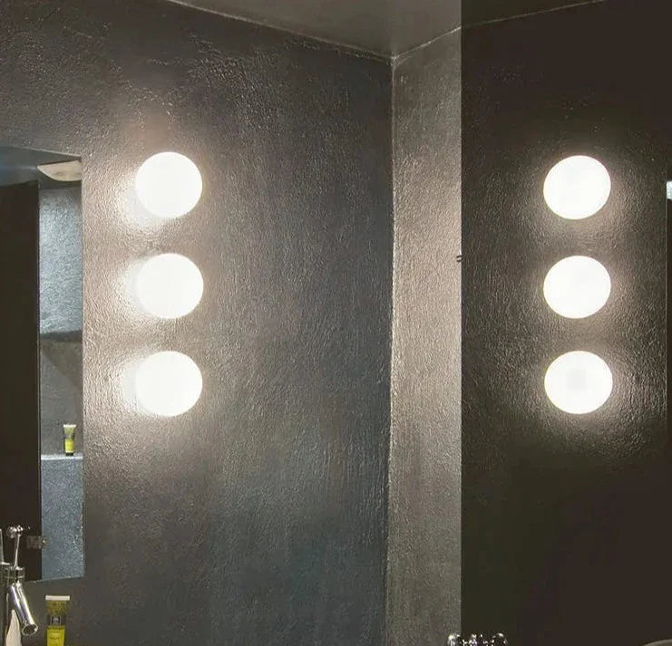 MODERNE vägglampa i frostat glas