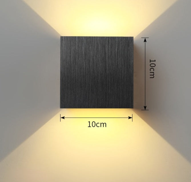 Minimalistisk vägglampa i aluminium