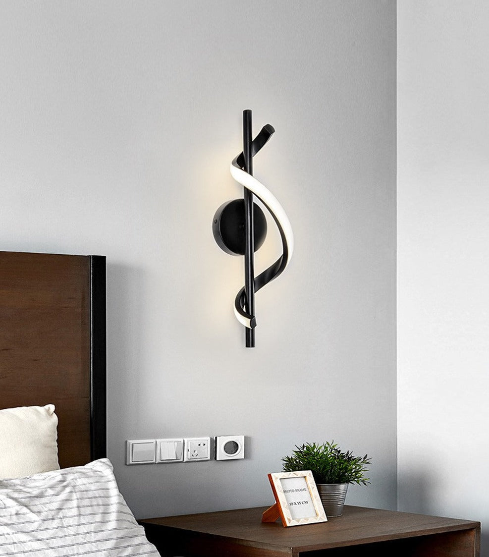 Modern spiralformad led-vägglampa