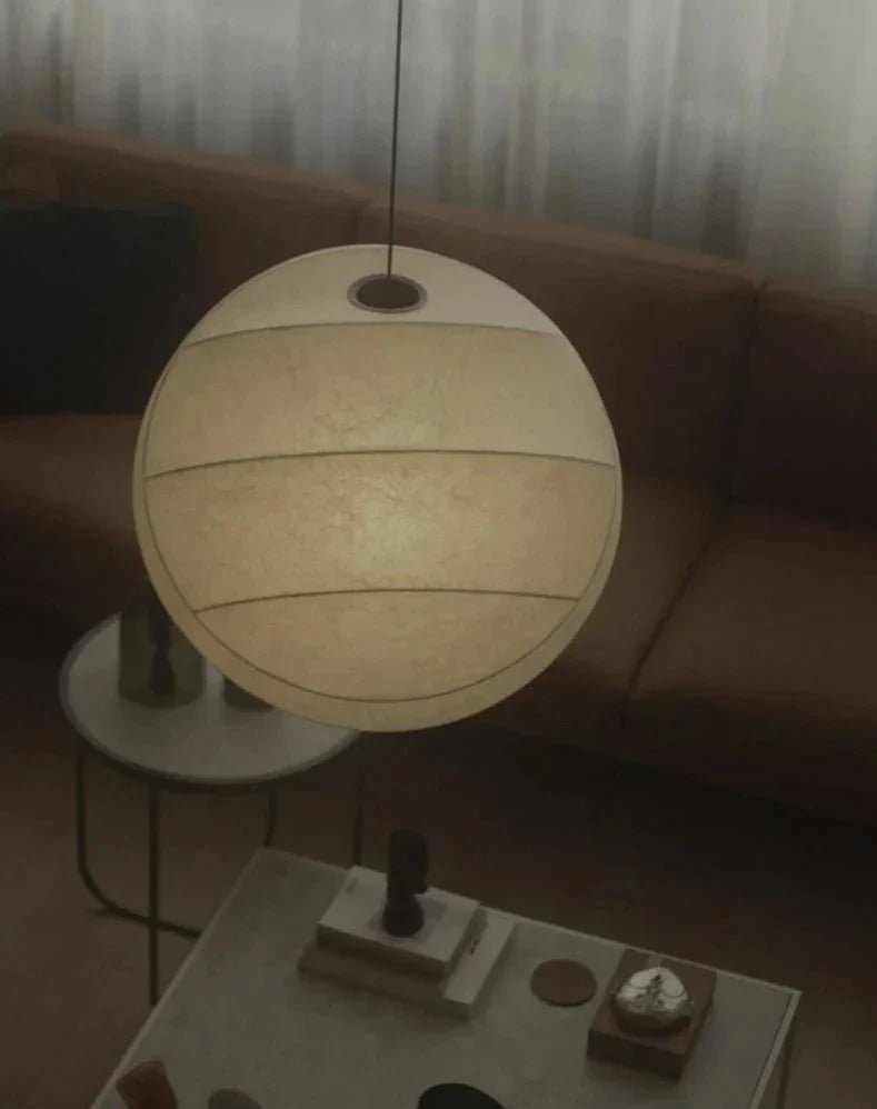 Wabi sabi hängsmycke med silkeskula