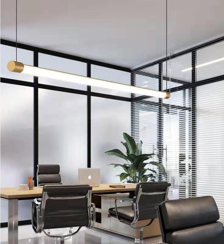 Minimalistisk barformad taklampa med guldfinish