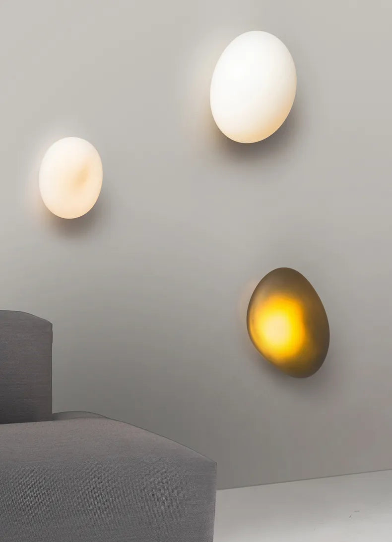 Vägglampa i färgat glas