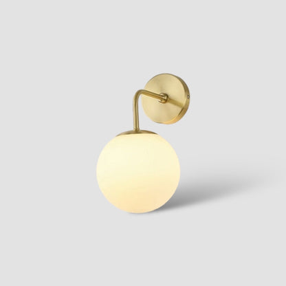 Nordisk vägglampa med glödlampa