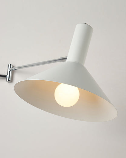Vägglampa för minimalistiskt kontor