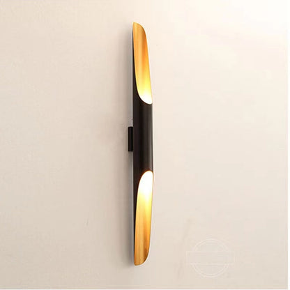 Postmodern vägglampa