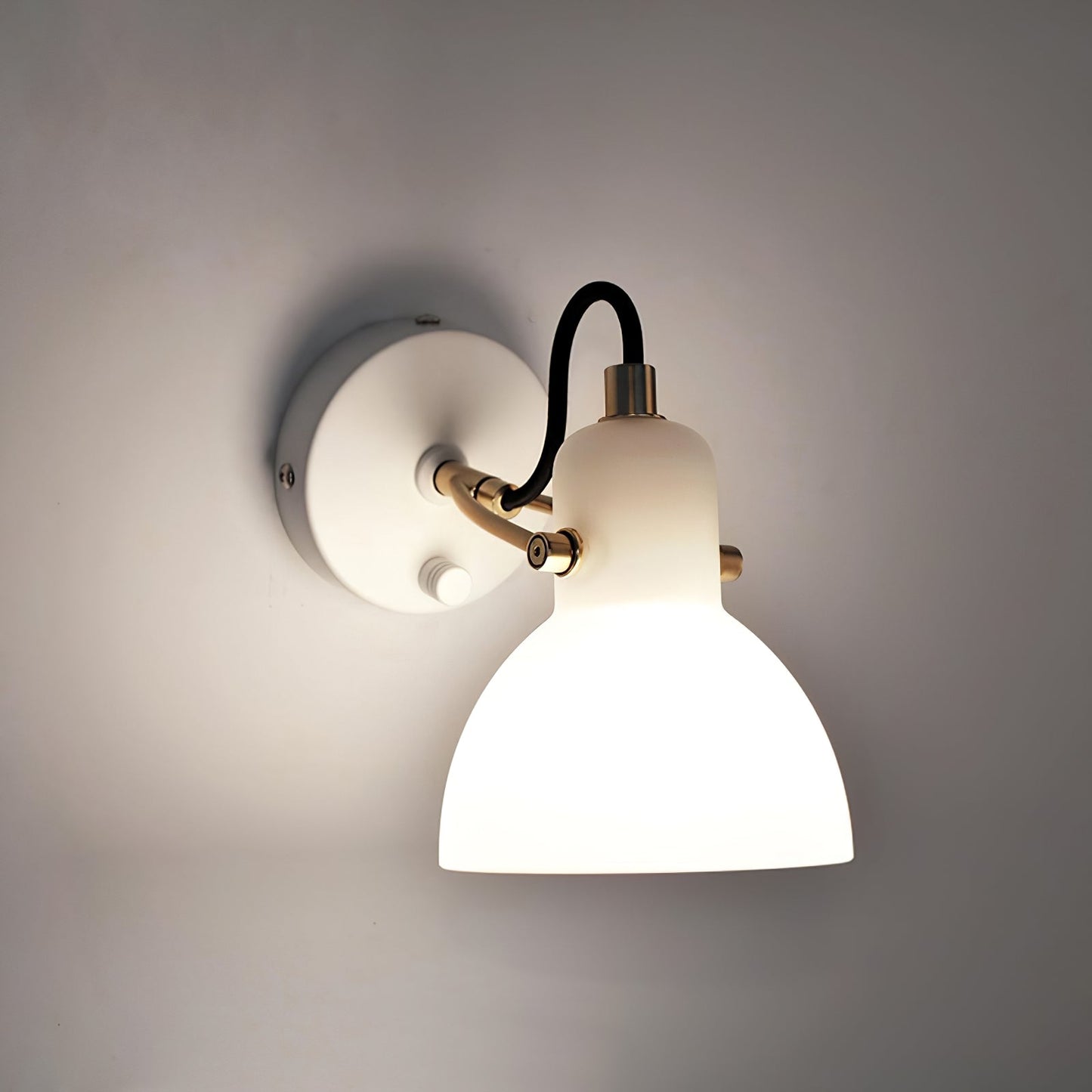 Vit vägglampa