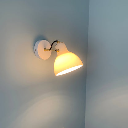 Vit vägglampa
