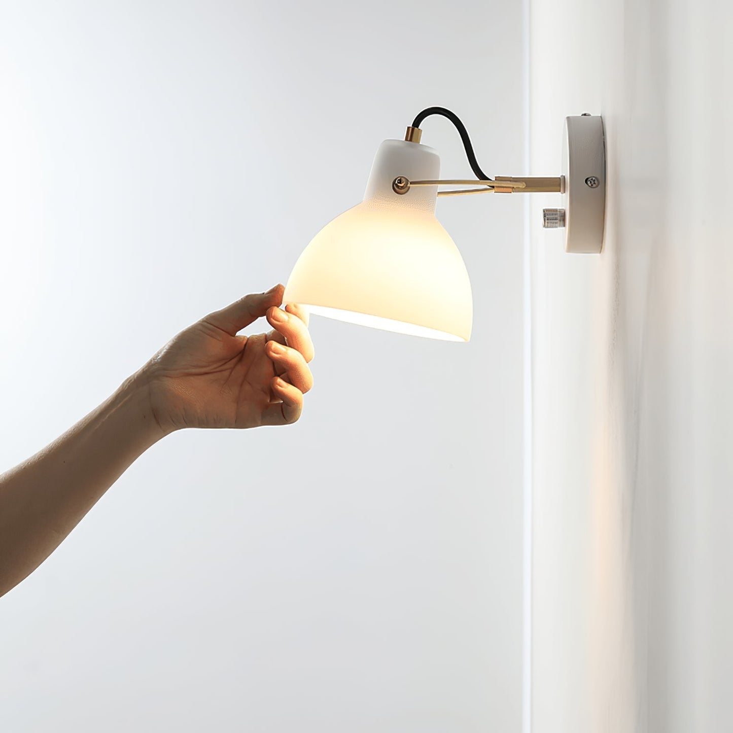 Vit vägglampa