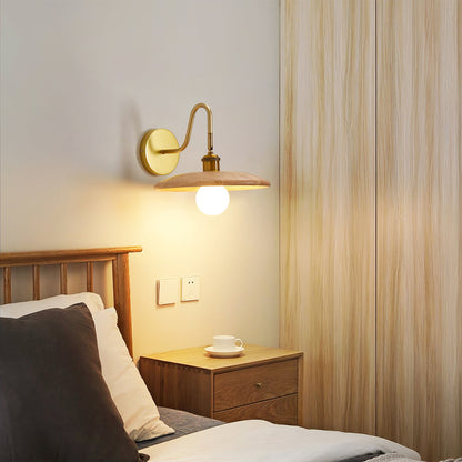 Justerbar vägglampa för sängbord