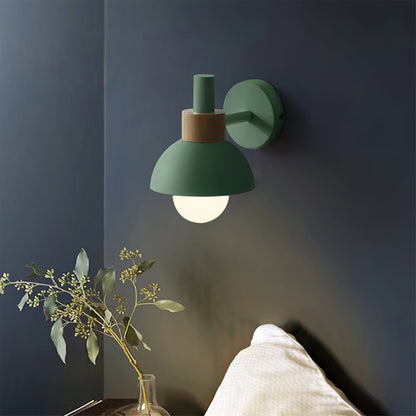 Minimalistisk vägglampa i trä