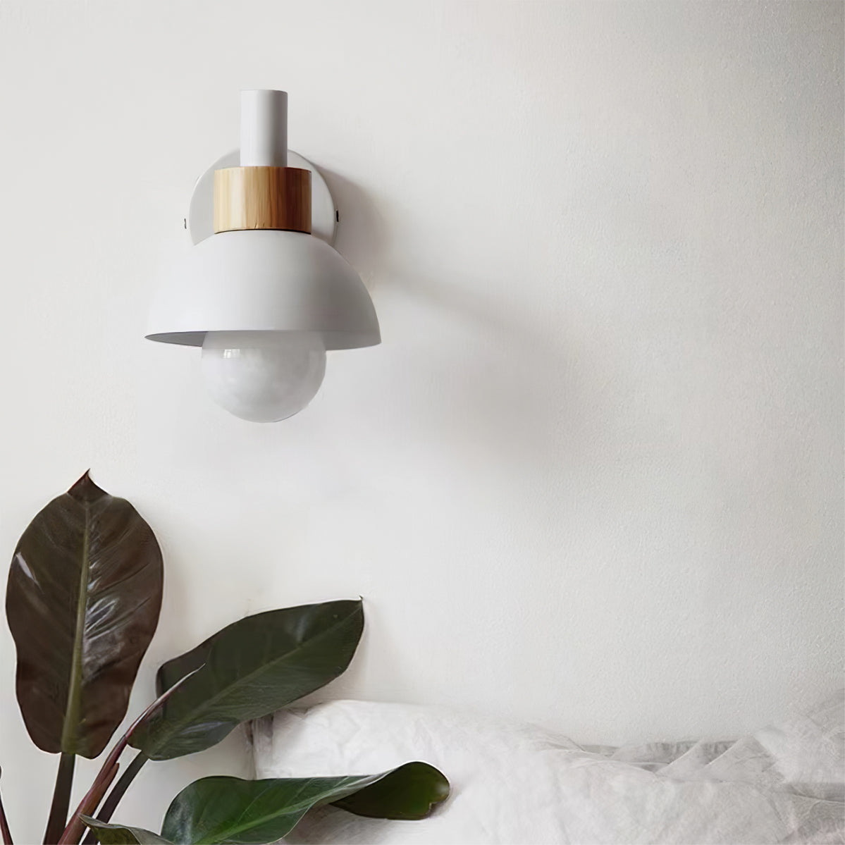Minimalistisk vägglampa i trä