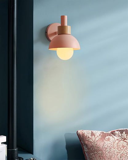 Minimalistisk vägglampa i trä