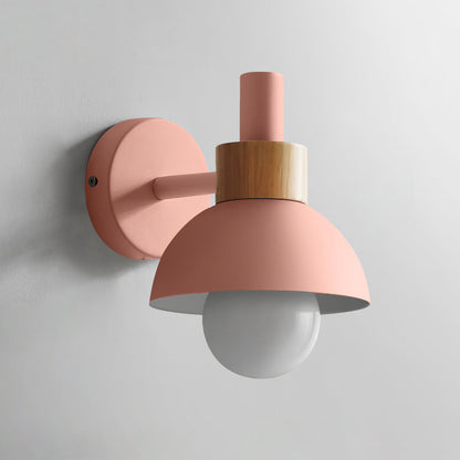 Minimalistisk vägglampa i trä