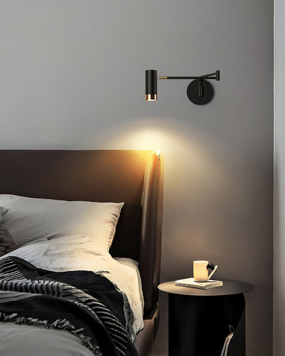 Vägglampa med justerbar arm