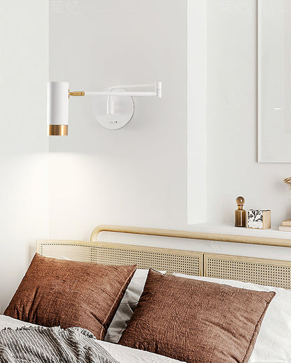 Vägglampa med justerbar arm