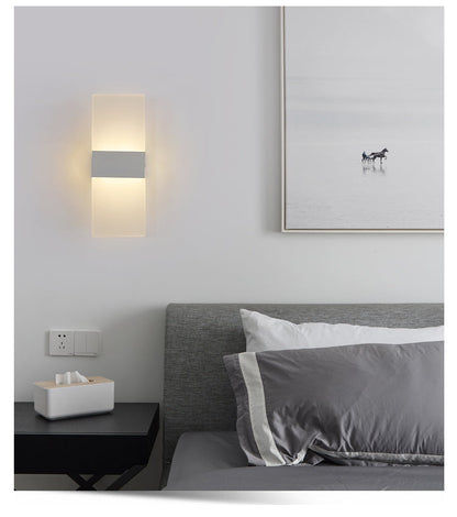 Vägglampa för modernt sovrum