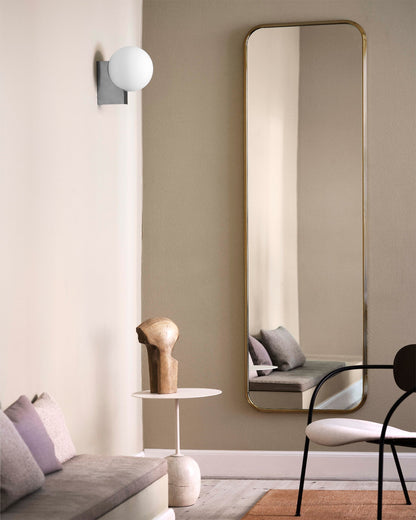 Minimalistisk vägglampa i trä