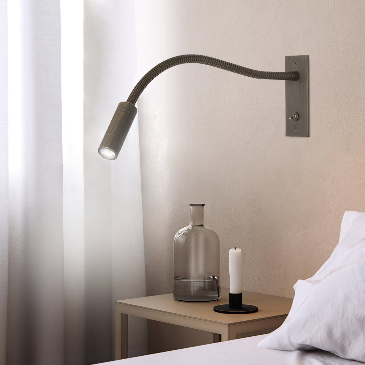 Justerbar vägglampa för sovrum