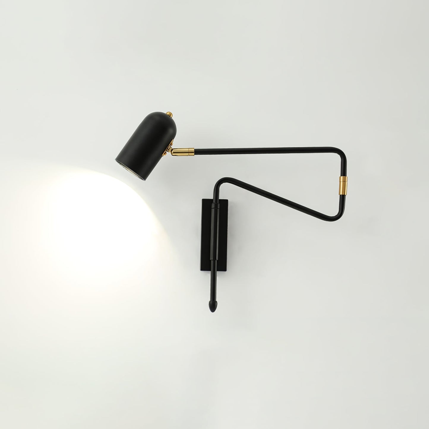 Vägglampa med roterande arm