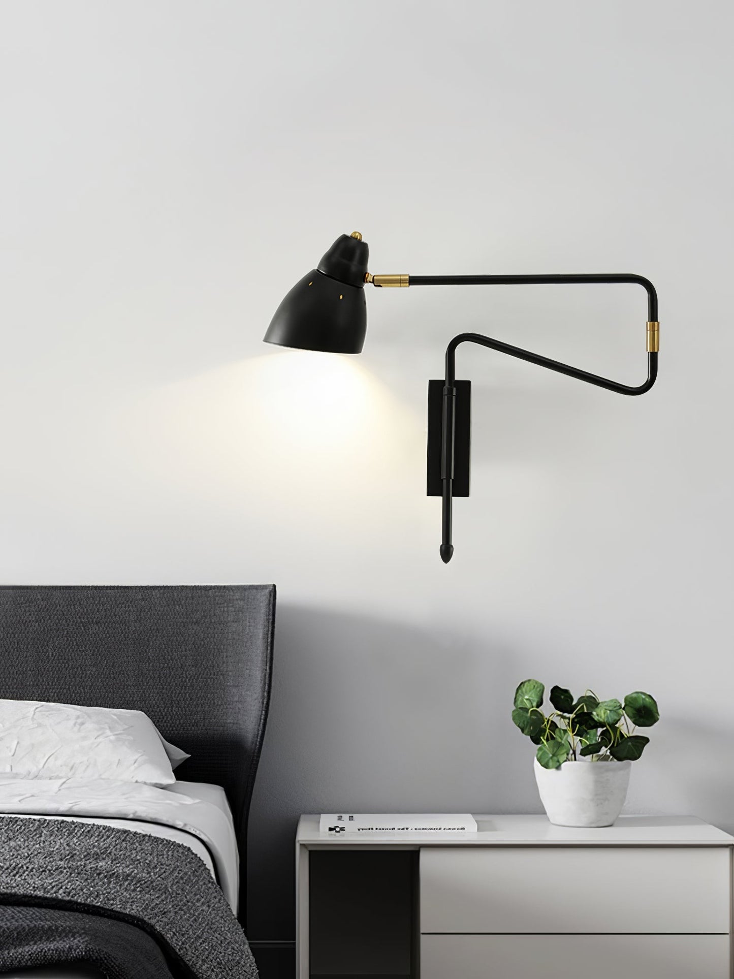 Vägglampa med roterande arm