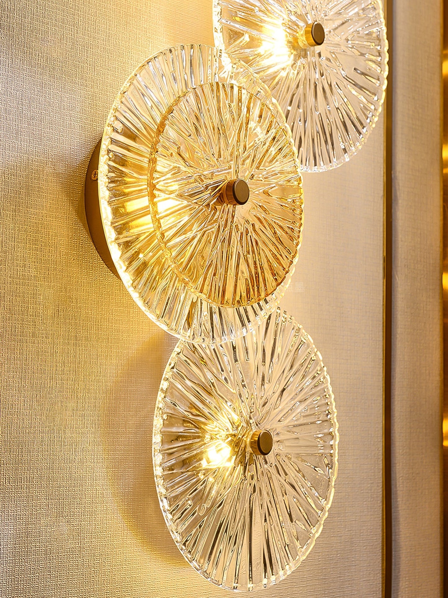 Lotusformad vägglampa