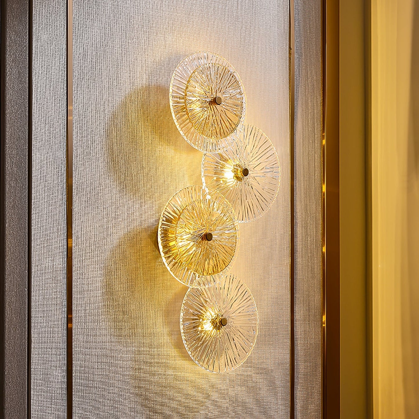Lotusformad vägglampa