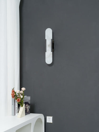 Oval vägglampa i marmor
