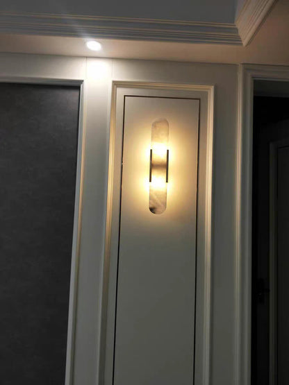 Oval vägglampa i marmor