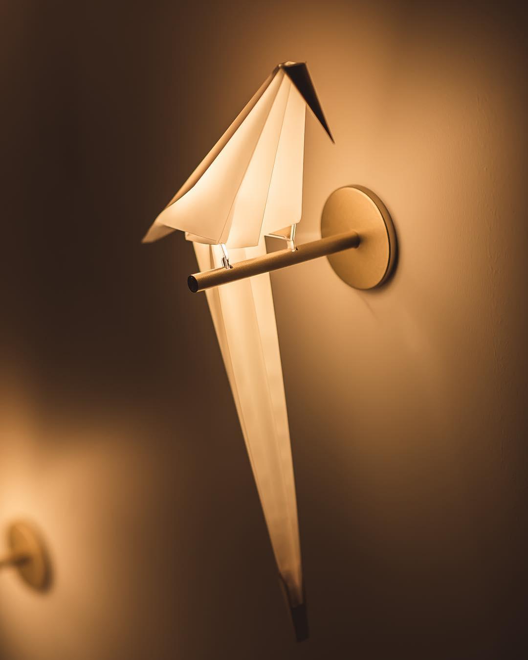 Vägglampa med fågelform