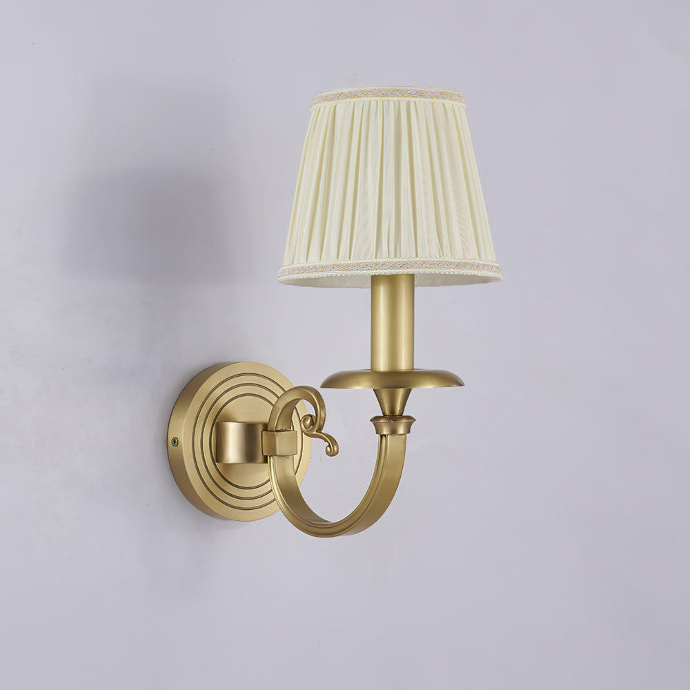 Vägglampa i kungligt guld