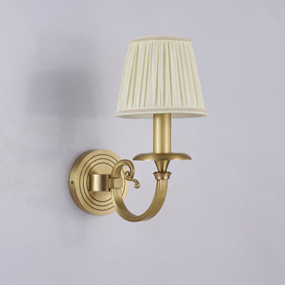 Vägglampa i kungligt guld