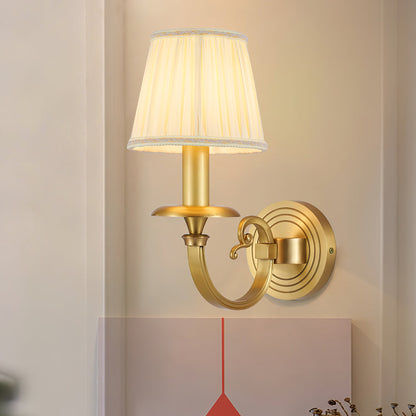 Vägglampa i kungligt guld