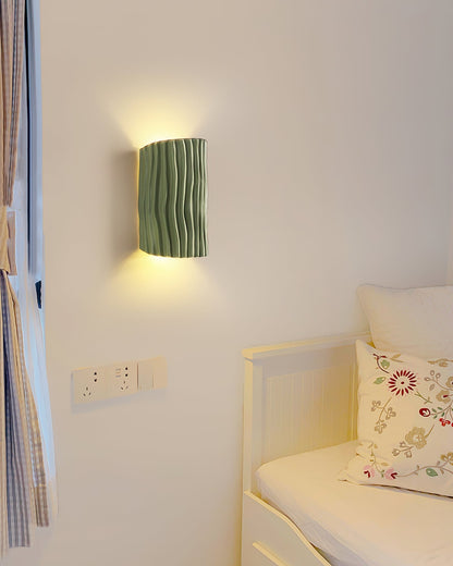 Vägglampa i harts