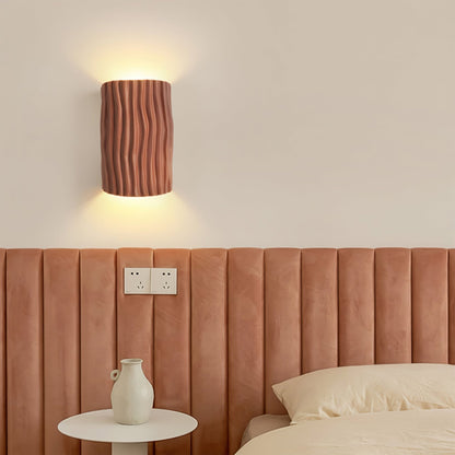 Vägglampa i harts