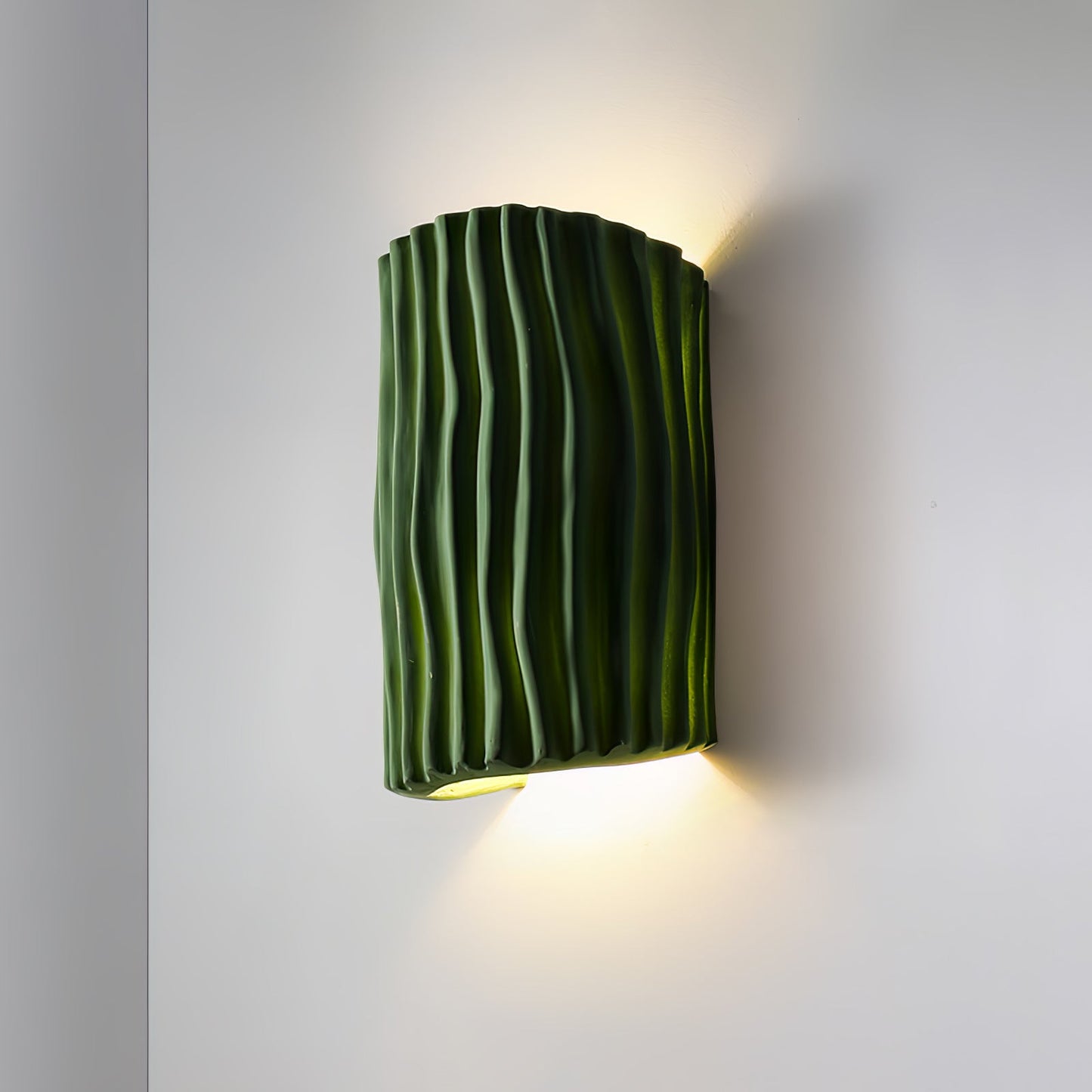 Vägglampa i harts
