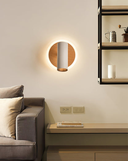 Vägglampa med justerbar spotlight