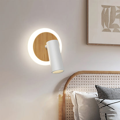 Vägglampa med justerbar spotlight