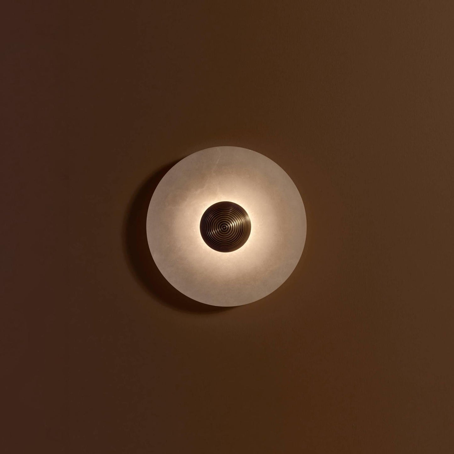 Vägglampa i rund marmor