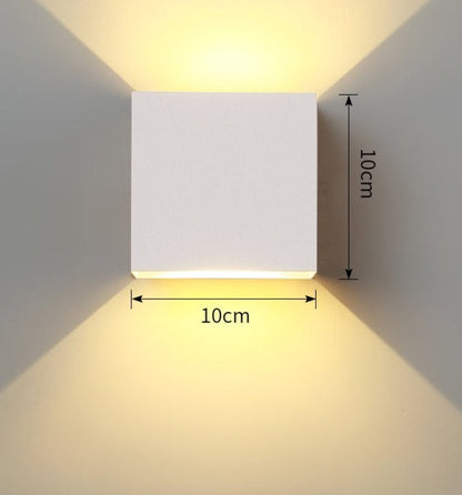Minimalistisk vägglampa i aluminium