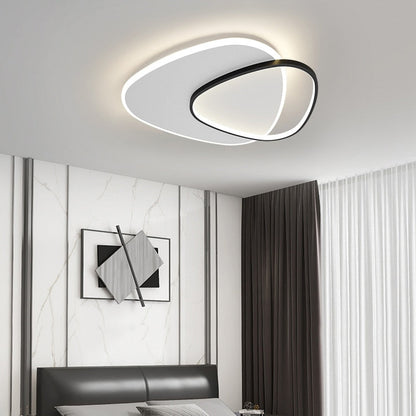 Taklampa med modern form