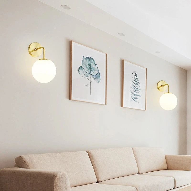 Nordisk vägglampa med glödlampa