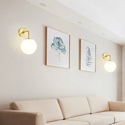 Nordisk vägglampa med glödlampa