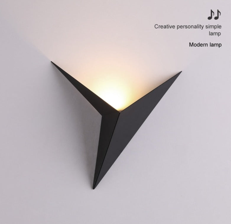 Triangel vägglampa