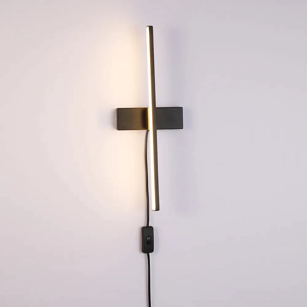 Nordisk vägglampa med stickpropp