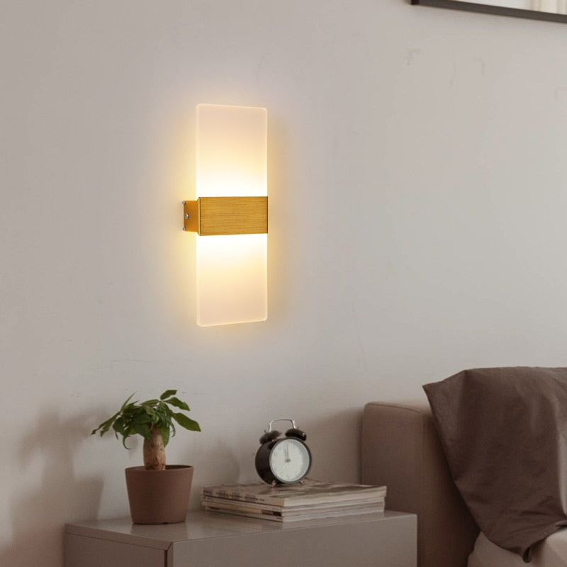 Vägglampa för modernt sovrum