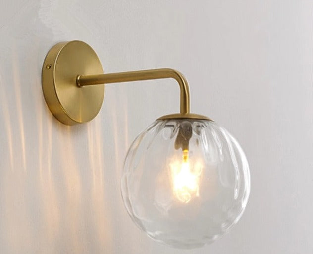 Nordisk vägglampa med glödlampa