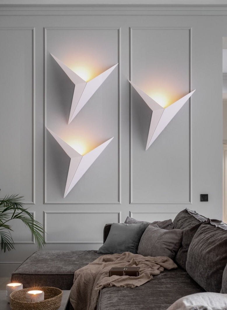 Triangel vägglampa