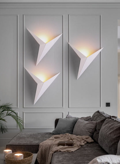 Triangel vägglampa