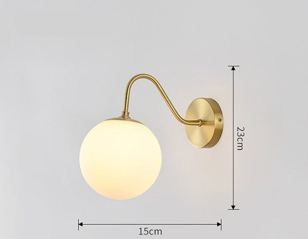 Nordisk vägglampa med glödlampa